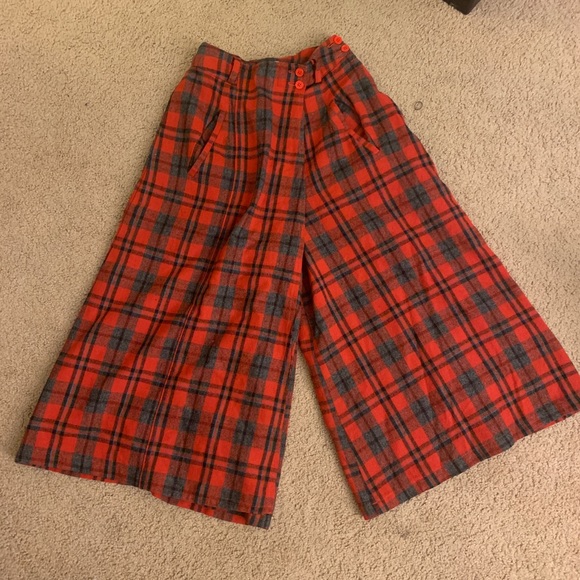 ❣️SOLD❣️High waisted wide leg plaid culottes - Picture 5 of 8